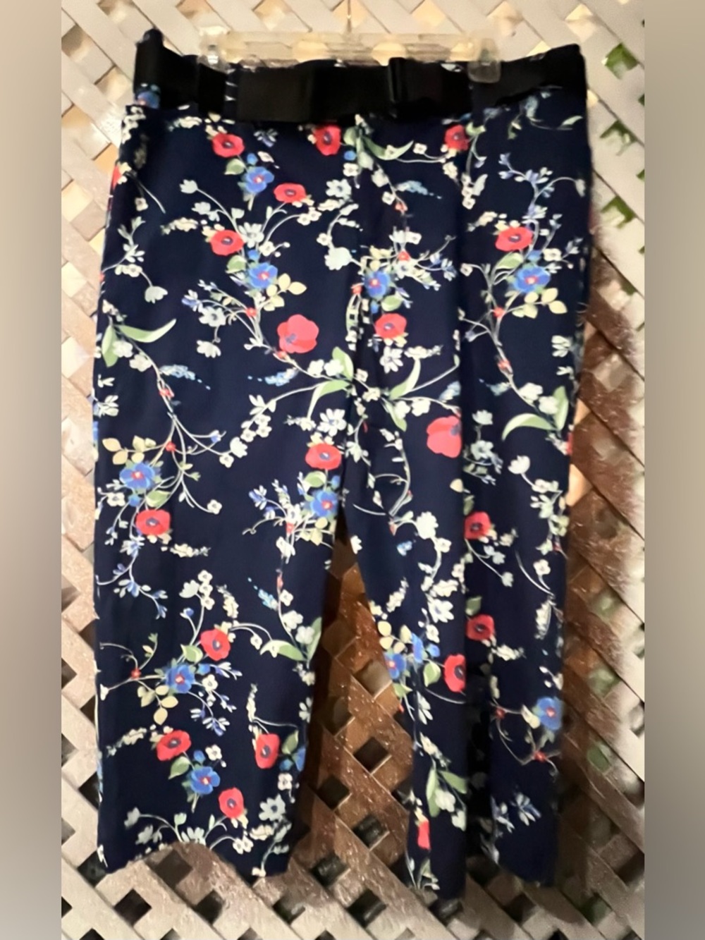 St. John’s Bay Capris Floral Print Navy Cropped Pants & belt size 14w